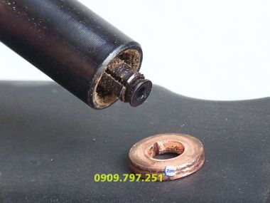 Dụng cụ lấy long đền đồng béc dầu