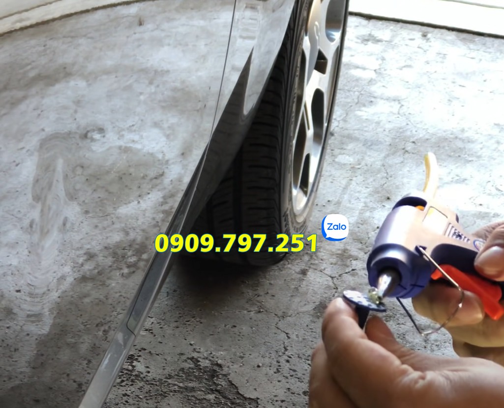 Dụng cụ phục hồi vết móp trên xe ô tô