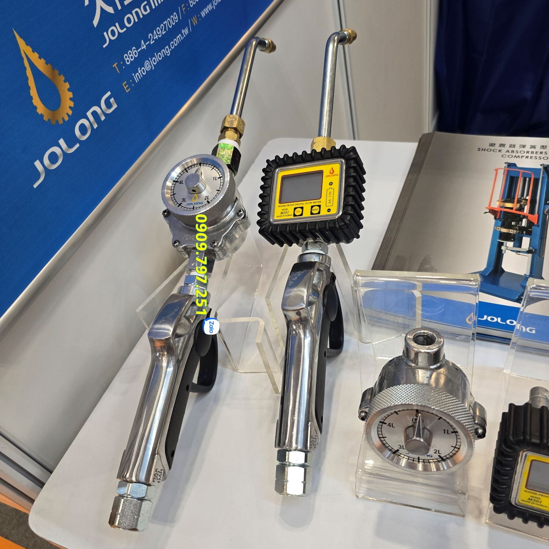 Súng bơm nhớt có đồng hồ đo lưu lượng điện tử Jolong G102